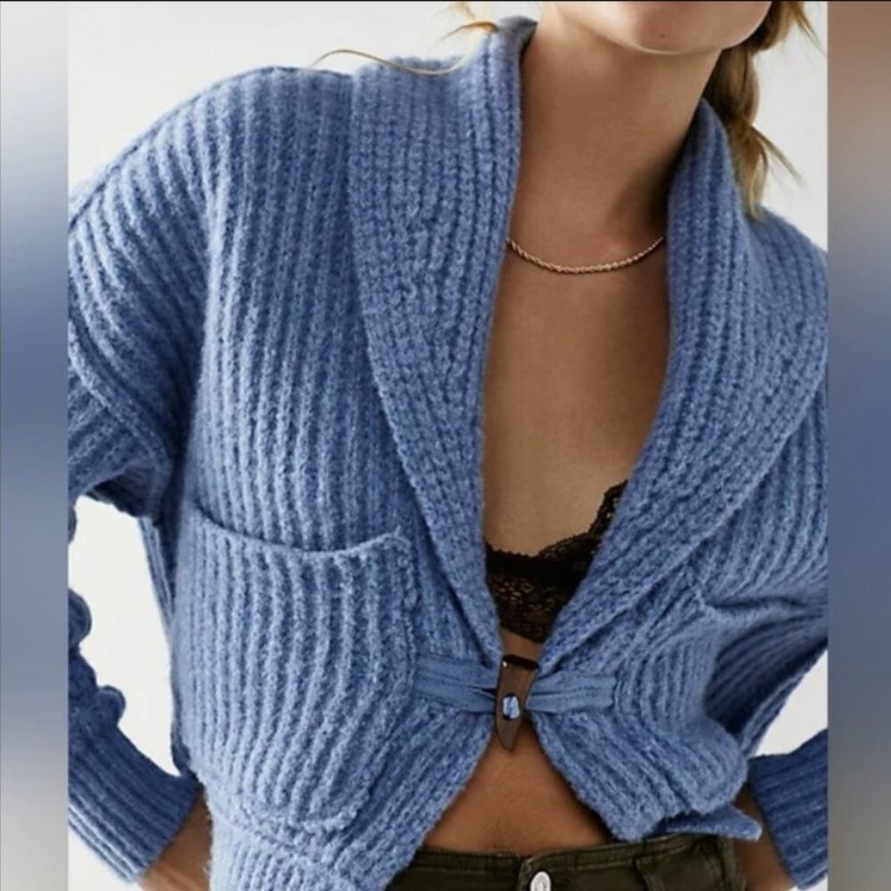Free People 💋 Jackson Cardigan \\ Size Small // Crop chunky knit shawl collar